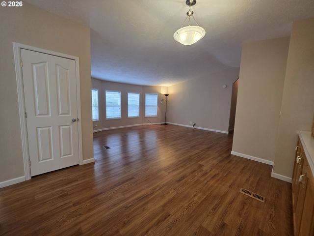 1301 SETTLERS Loop, Forest Grove, OR 97116