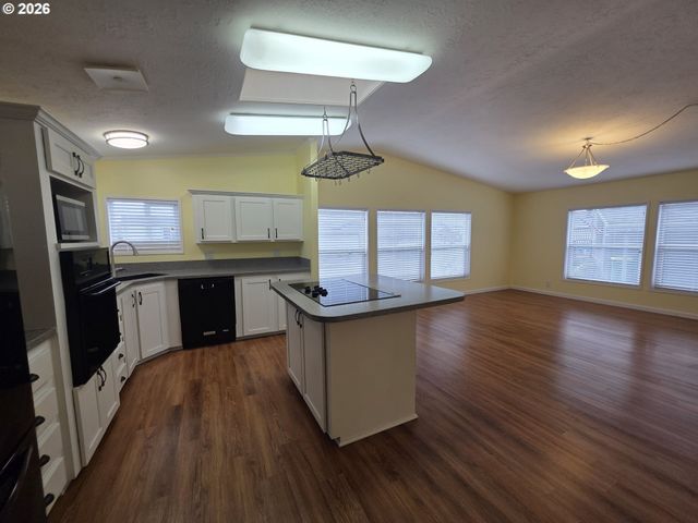 1301 SETTLERS Loop, Forest Grove, OR 97116