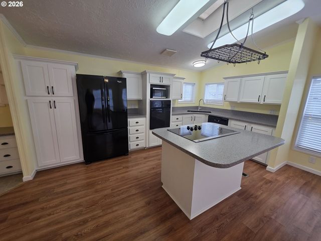 1301 SETTLERS Loop, Forest Grove, OR 97116