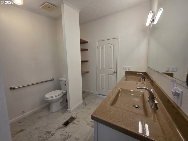 1301 SETTLERS Loop, Forest Grove, OR 97116