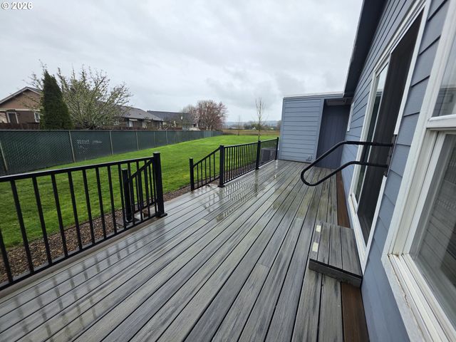 1301 SETTLERS Loop, Forest Grove, OR 97116