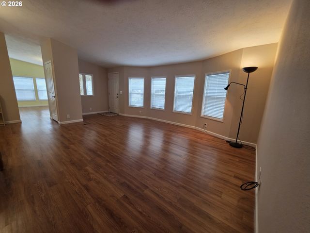 1301 SETTLERS Loop, Forest Grove, OR 97116