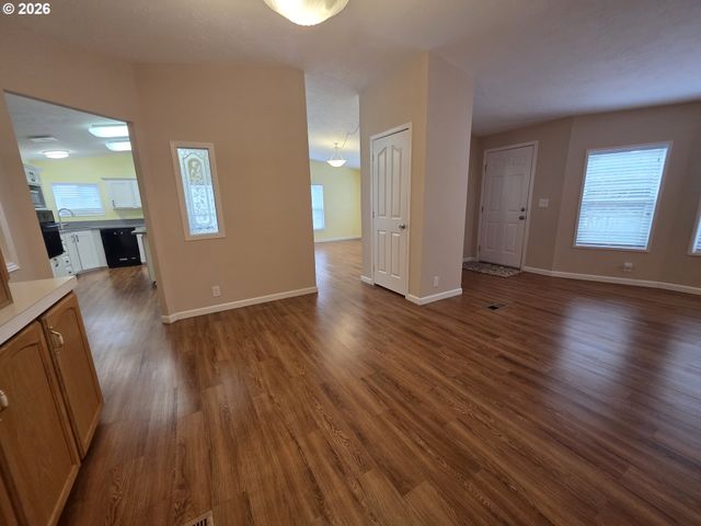 1301 SETTLERS Loop, Forest Grove, OR 97116