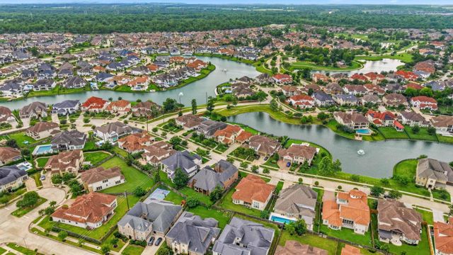 5735 Genoa Springs Lane, Sugar Land, TX 77479