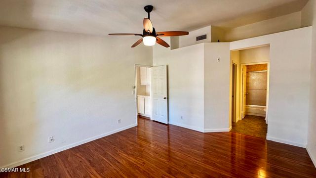 688 Indian Oak Lane 107, Oak Park, CA 91377