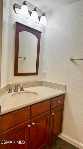 688 Indian Oak Lane 107, Oak Park, CA 91377
