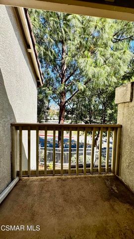 688 Indian Oak Lane 107, Oak Park, CA 91377