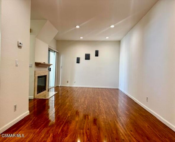 688 Indian Oak Lane 107, Oak Park, CA 91377