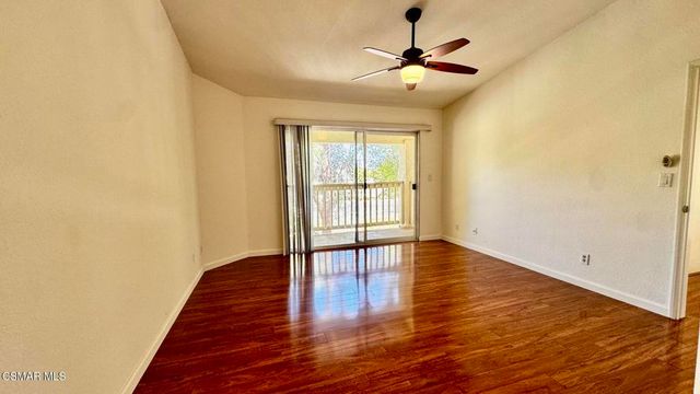 688 Indian Oak Lane 107, Oak Park, CA 91377
