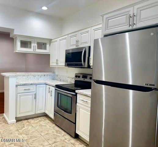 688 Indian Oak Lane 107, Oak Park, CA 91377