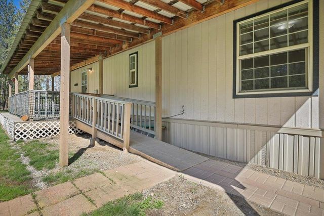 15521 W Charles Rd, Nine Mile Falls, WA 99026