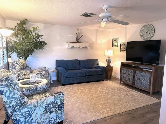 12 QUAILS RUN BOULEVARD 12, Englewood, FL 34223