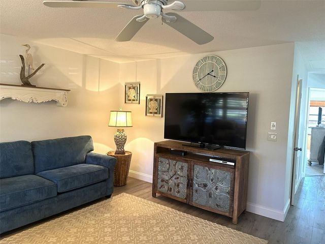 12 QUAILS RUN BOULEVARD 12, Englewood, FL 34223