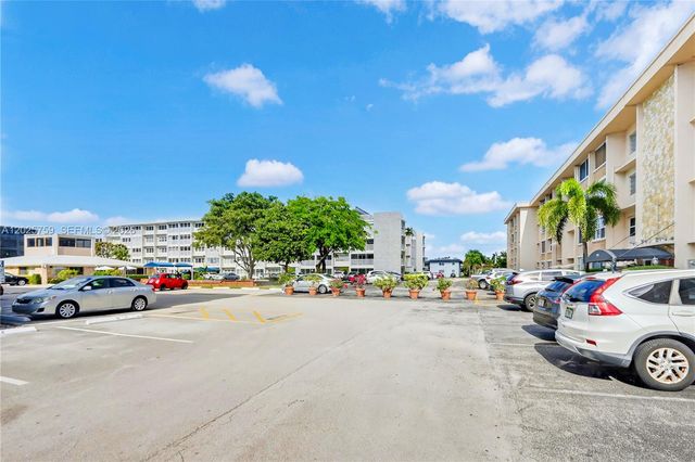 410 SE 2nd St 114, Hallandale Beach, FL 33009