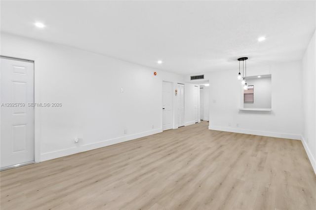 410 SE 2nd St 114, Hallandale Beach, FL 33009