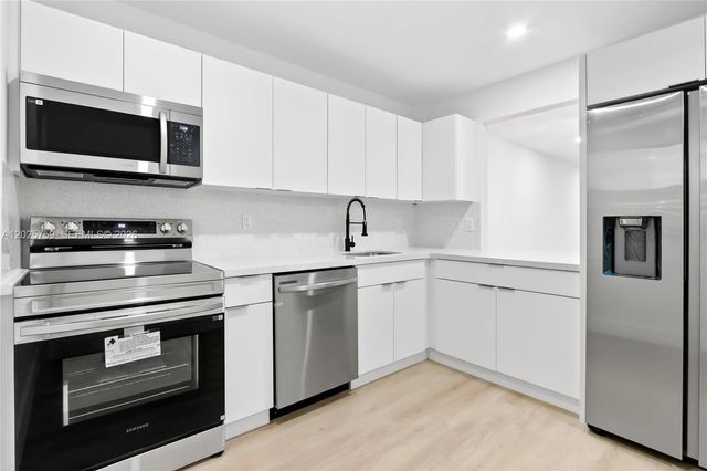 410 SE 2nd St 114, Hallandale Beach, FL 33009