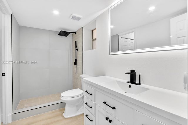 410 SE 2nd St 114, Hallandale Beach, FL 33009