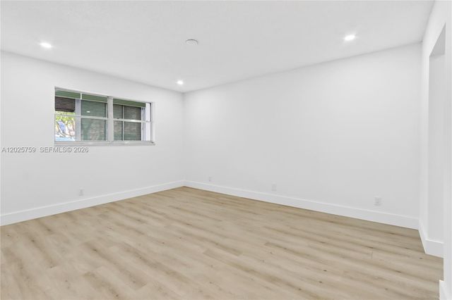 410 SE 2nd St 114, Hallandale Beach, FL 33009
