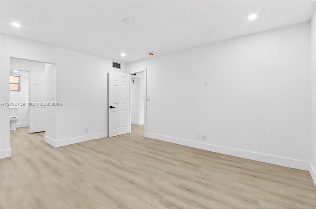 410 SE 2nd St 114, Hallandale Beach, FL 33009