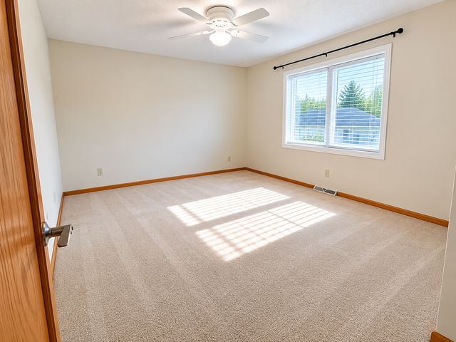 915 Ferndale Street S, Maplewood, MN 55119