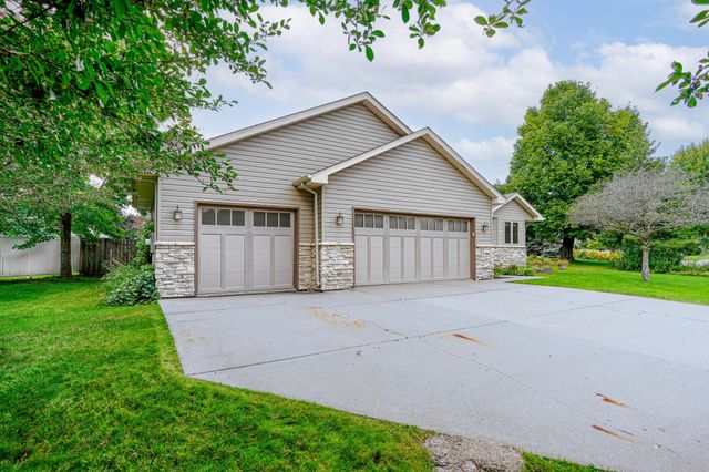 915 Ferndale Street S, Maplewood, MN 55119