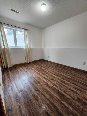 915 Ferndale Street S, Maplewood, MN 55119