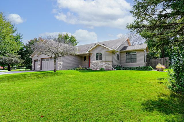 915 Ferndale Street S, Maplewood, MN 55119