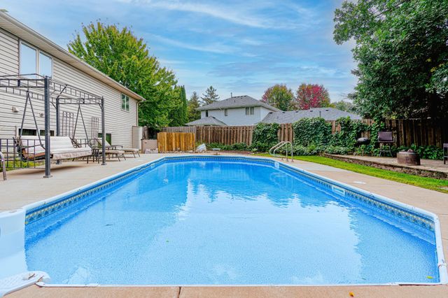 915 Ferndale Street S, Maplewood, MN 55119