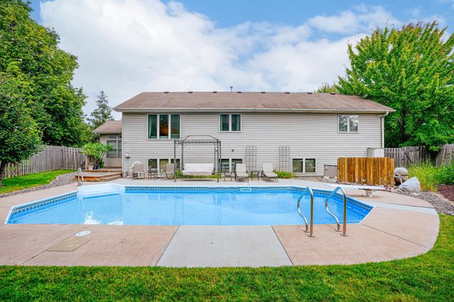 915 Ferndale Street S, Maplewood, MN 55119