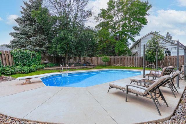 915 Ferndale Street S, Maplewood, MN 55119