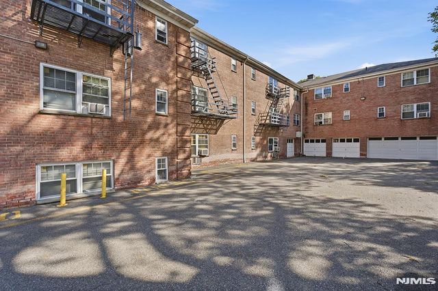 138 Clinton Place 7E, Hackensack, NJ 07601