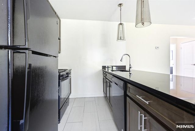138 Clinton Place 7E, Hackensack, NJ 07601
