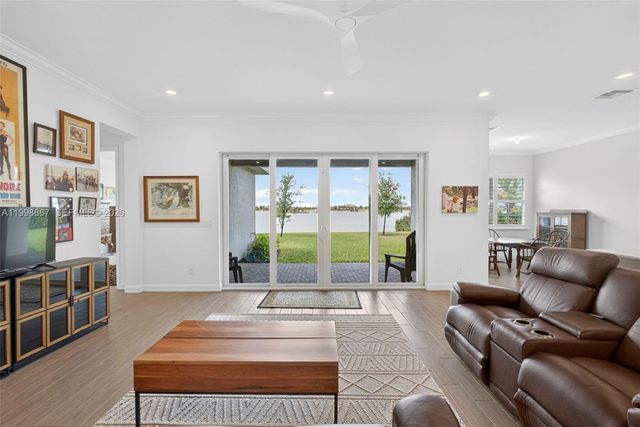 769 Hookline Cir, Loxahatchee, FL 33470