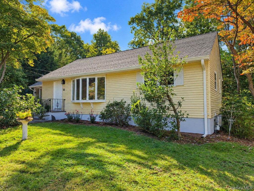 11 Clover Drive, West Nyack, NY 10994 — photo 2