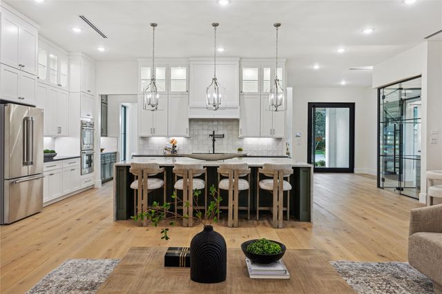 431 W 30th Street, Houston, TX 77018