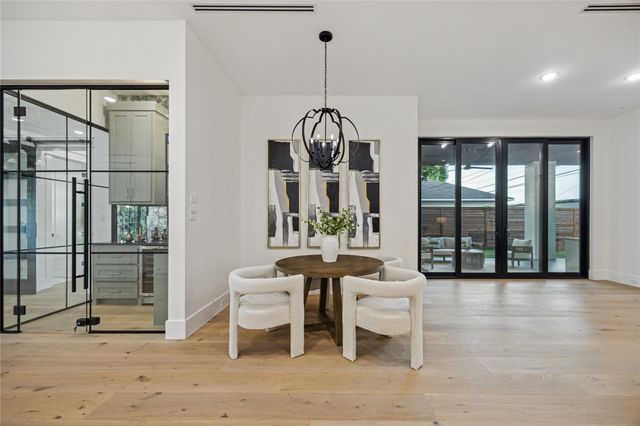 431 W 30th Street, Houston, TX 77018