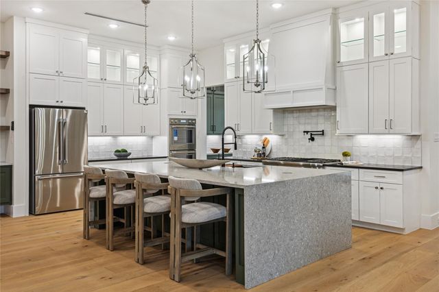 431 W 30th Street, Houston, TX 77018