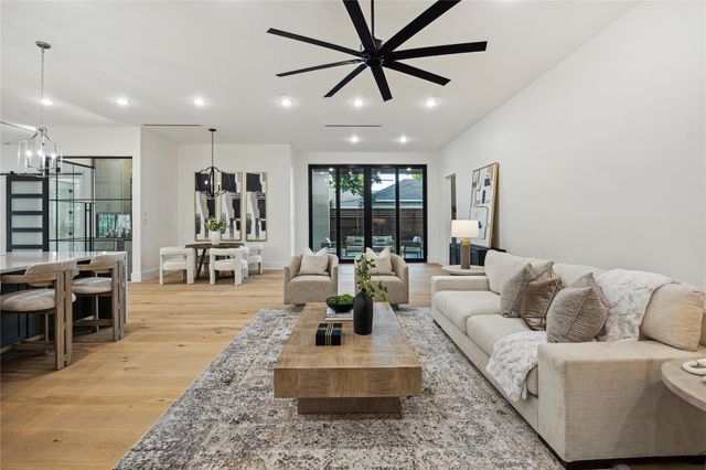 431 W 30th Street, Houston, TX 77018