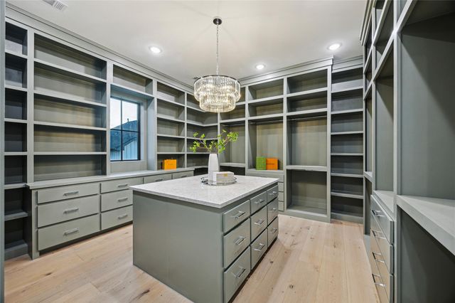 431 W 30th Street, Houston, TX 77018