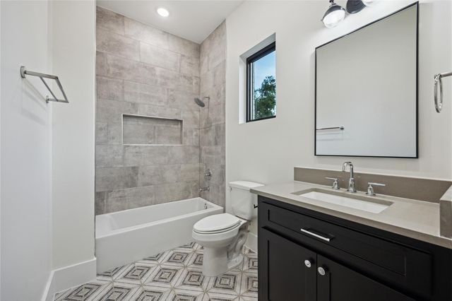431 W 30th Street, Houston, TX 77018