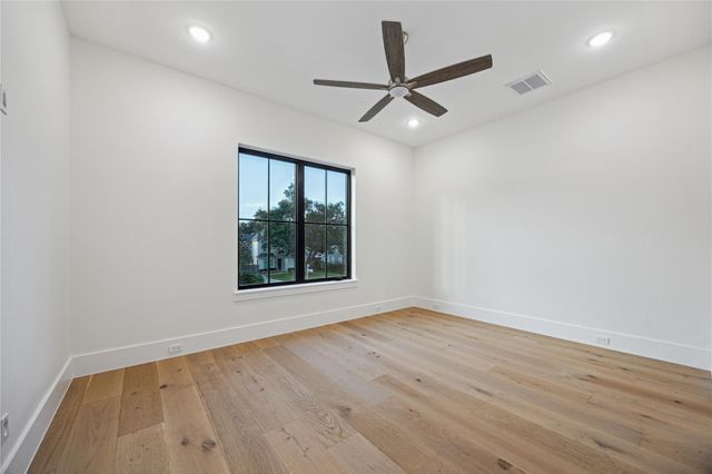 431 W 30th Street, Houston, TX 77018