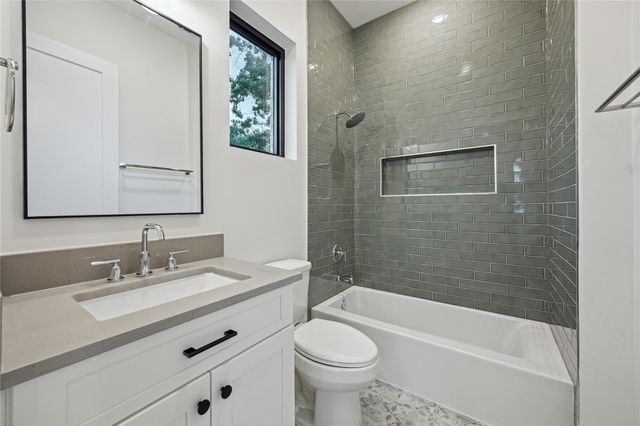 431 W 30th Street, Houston, TX 77018