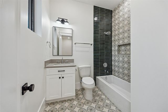 431 W 30th Street, Houston, TX 77018