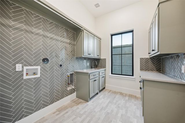 431 W 30th Street, Houston, TX 77018