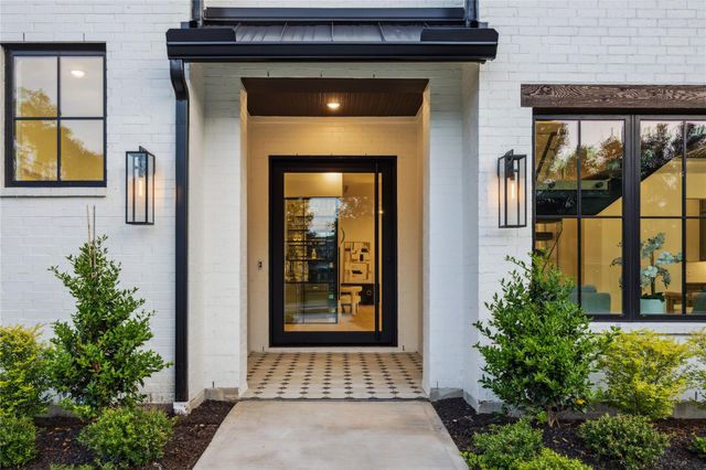 431 W 30th Street, Houston, TX 77018