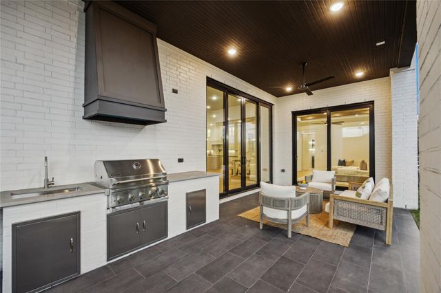 431 W 30th Street, Houston, TX 77018