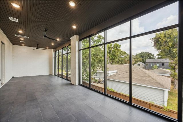 431 W 30th Street, Houston, TX 77018