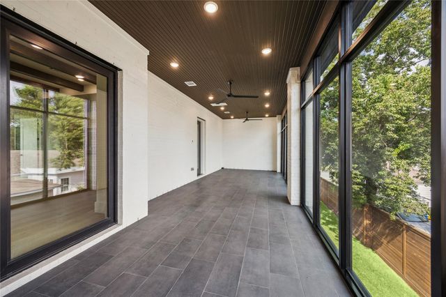 431 W 30th Street, Houston, TX 77018