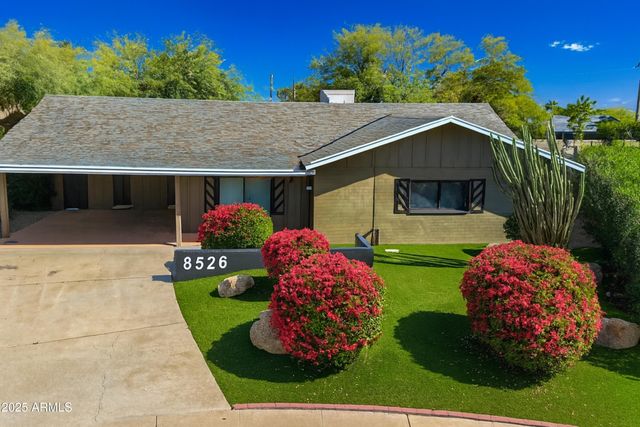 8526 E WHITTON Avenue, Scottsdale, AZ 85251