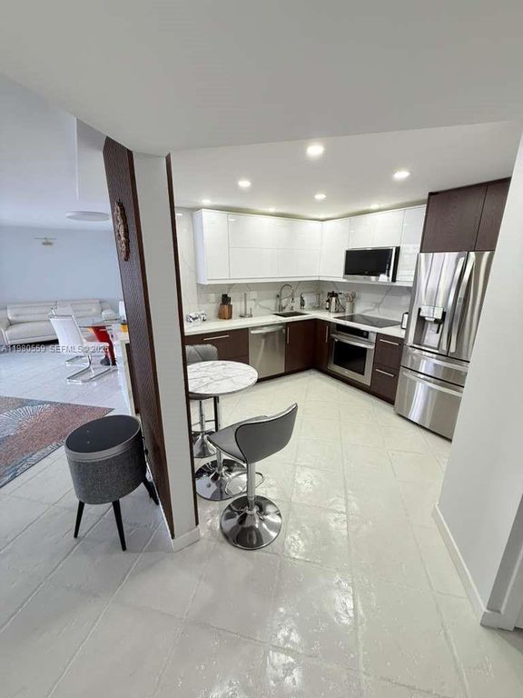 2750 NE 183rd St 606, Aventura, FL 33160